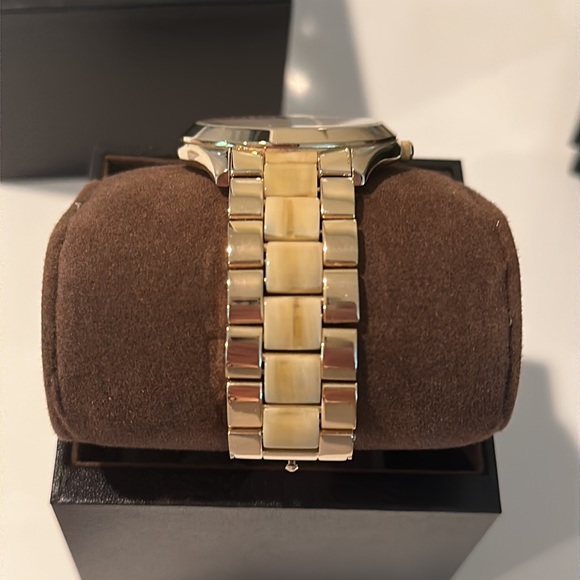 Michael Kor’s Watch - Picture 4 of 4